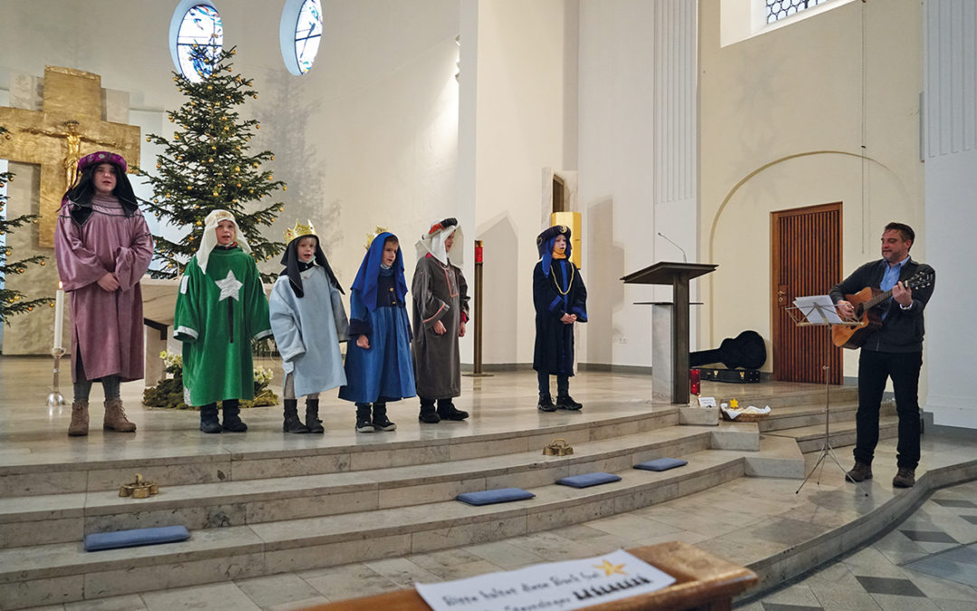 Familiengottesdienst mit Sternsingern